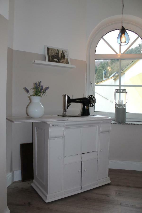 Oberfell Ferienwohnung Im Tuermchen מראה חיצוני תמונה