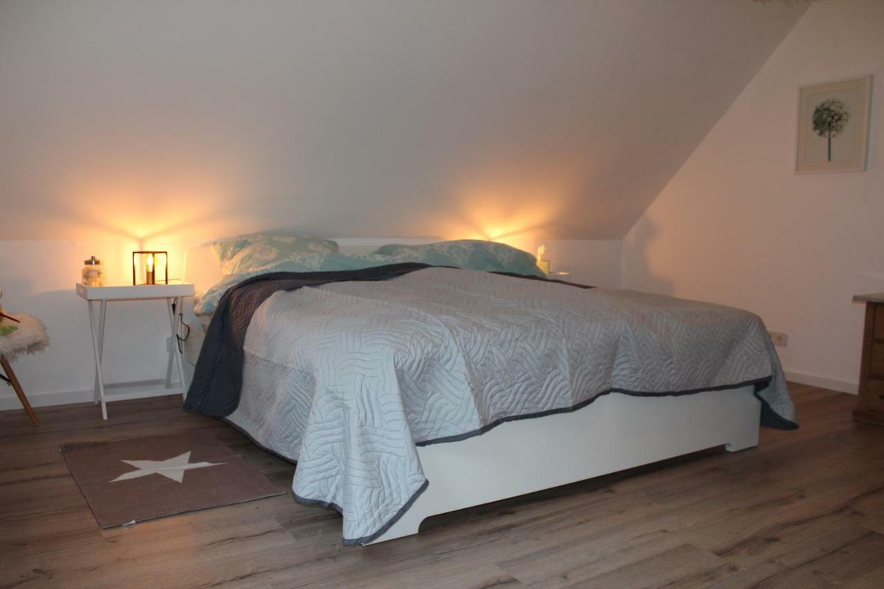 Oberfell Ferienwohnung Im Tuermchen מראה חיצוני תמונה