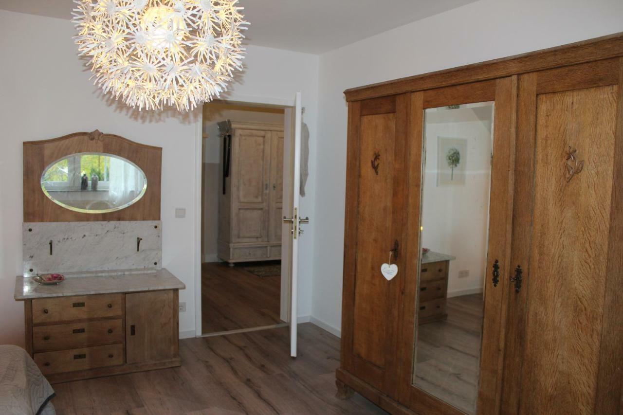 Oberfell Ferienwohnung Im Tuermchen מראה חיצוני תמונה