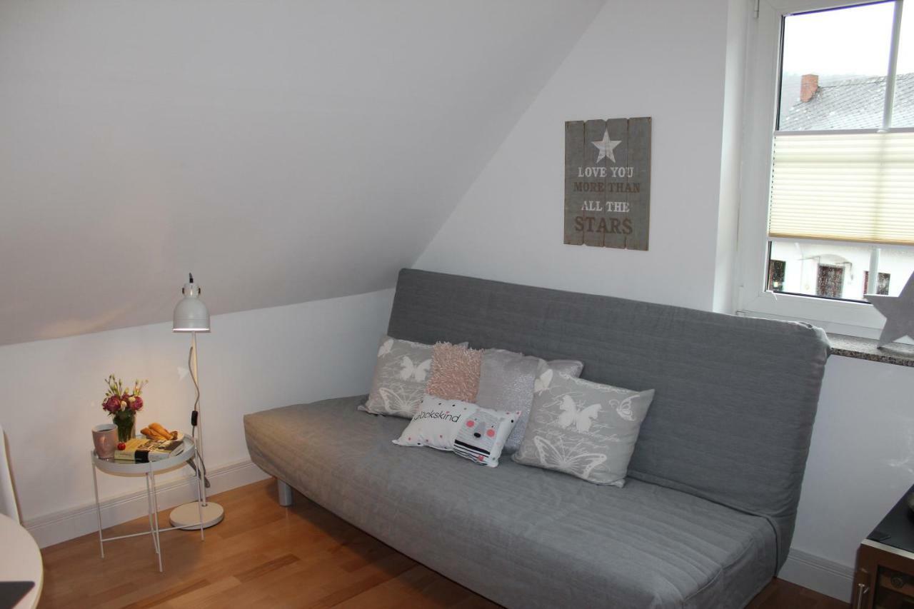 Oberfell Ferienwohnung Im Tuermchen מראה חיצוני תמונה